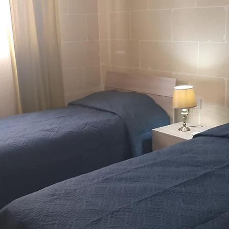 Your Basic Lodging Gozo Marsalforn Exterior foto