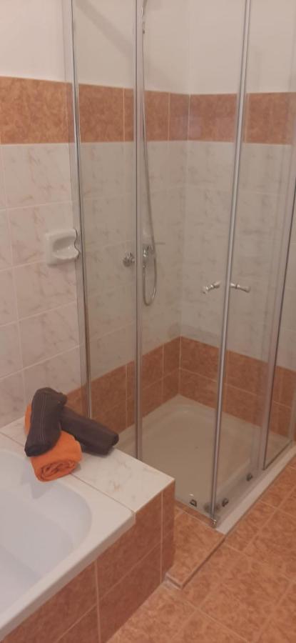 Your Basic Lodging Gozo Marsalforn Exterior foto